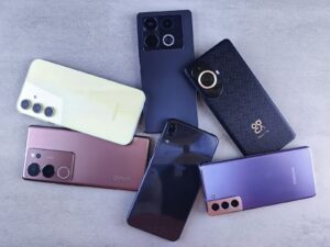 A group of cell phones sitting next to each other
